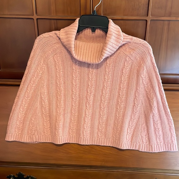 Dusty rose cable knit poncho - Picture 1 of 3